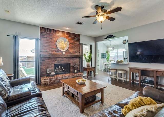 Property at 1062 E Oak St, Wylie, TX 75098, 3 beds, 2 baths