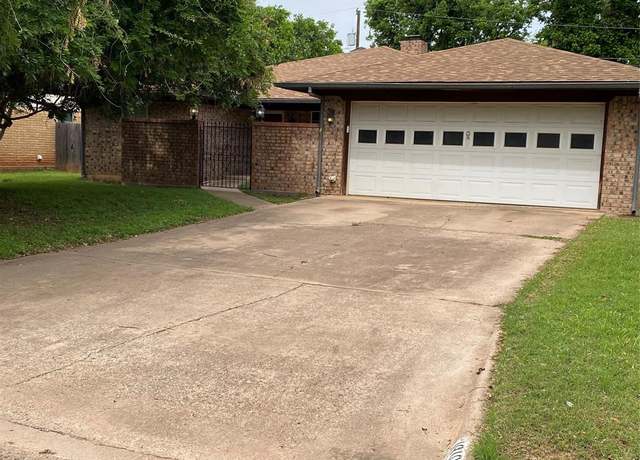 Property at 1910 Westwood Dr, Abilene, TX 79603, 3 beds, 2 baths