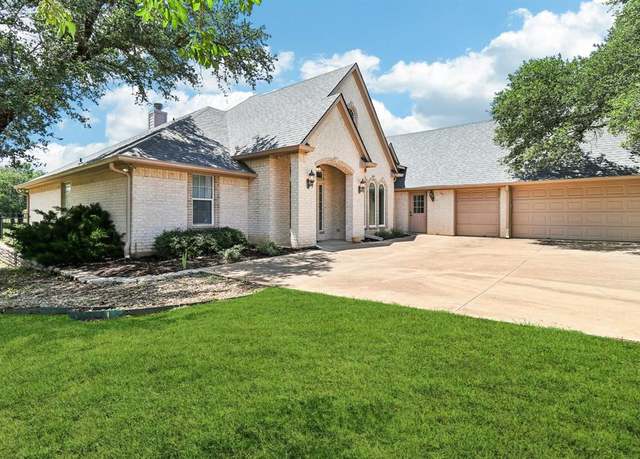 Property at 8502 Linden Ct, Granbury, TX 76049, 3 beds, 2.5 baths