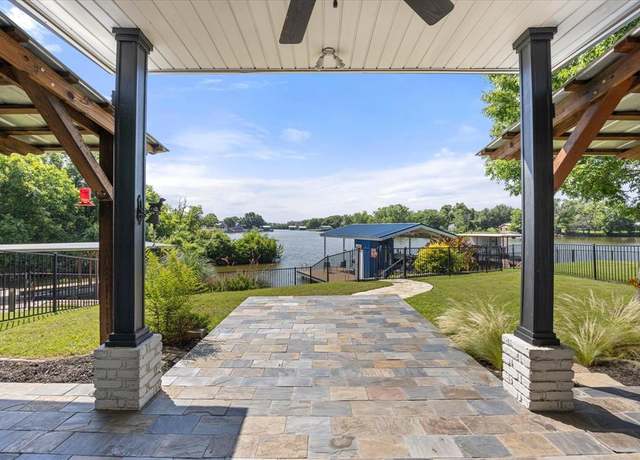 Property at 441 E Ewell St, Granbury, TX 76048, 3 beds, 2 baths
