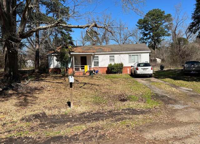 Property at 2092 Pinecroft Cir, Shreveport, LA 71108, 3 beds, 2 baths