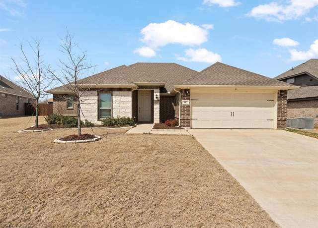 Property at 803 Comal Dr, Mansfield, TX 76063, 3 beds, 2 baths