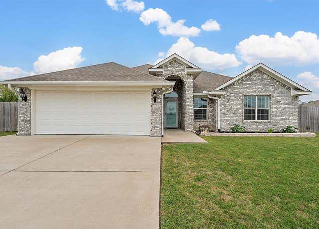 Property at 204 E Jade Dr, Hewitt, TX 76643, 4 beds, 2 baths