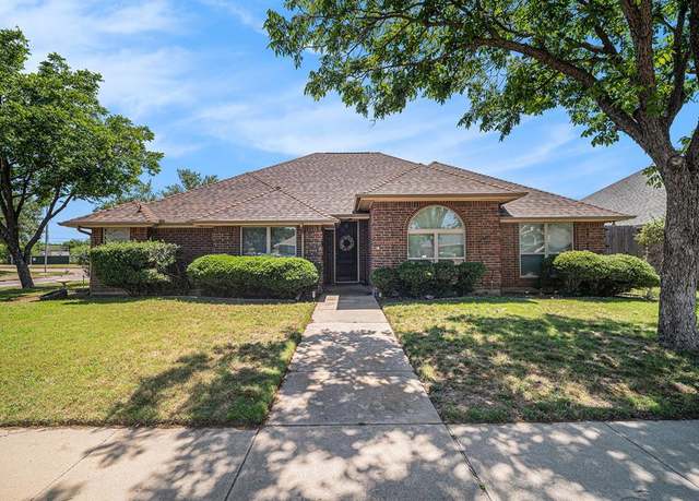 Property at 5501 Gateway Ln, Arlington, TX 76017, 3 beds, 2.5 baths