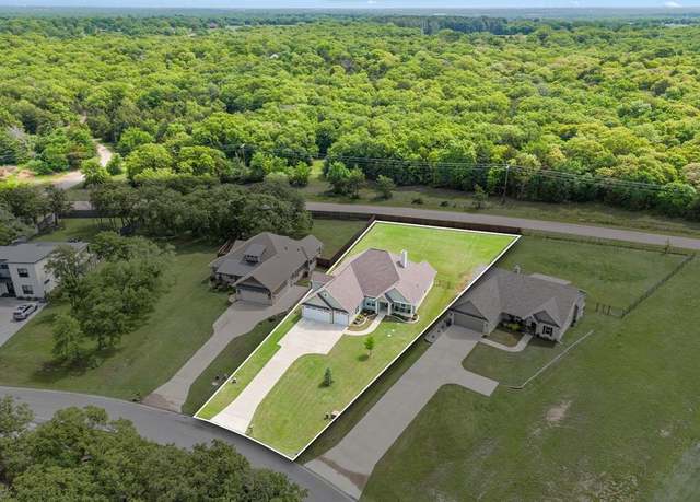 Property at 226 Colt Dr, Gainesville, TX 76240, 3 beds, 2.5 baths