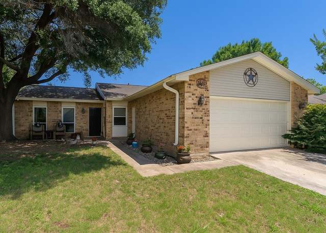 Property at 3612 Wessex Ct, Denton, TX 76210, 3 beds, 2 baths