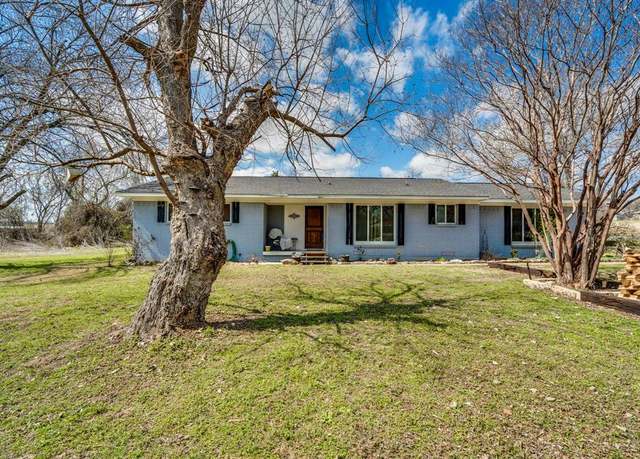 Property at 207 Ovilla Rd, Waxahachie, TX 75167, 5 beds, 3.5 baths