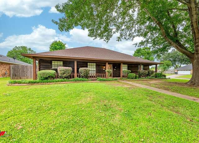 Property at 2400 Brookhaven Dr, Bossier City, LA 71111, 3 beds, 2 baths