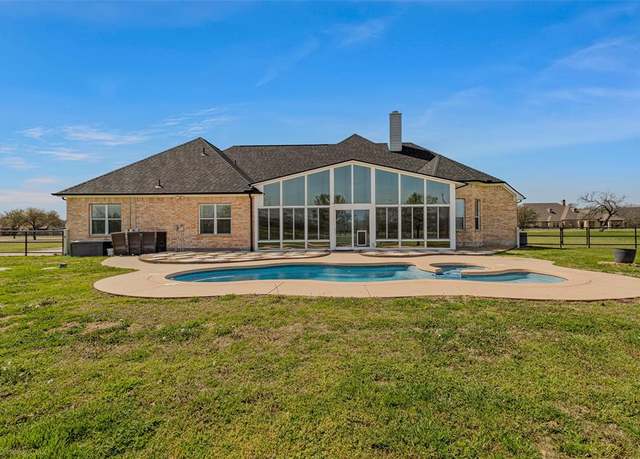 Property at 477 Horseshoe Bnd, Royse City, TX 75189, 3 beds, 2.5 baths