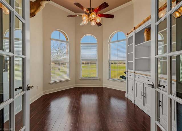 Property at 477 Horseshoe Bnd, Royse City, TX 75189, 3 beds, 2.5 baths