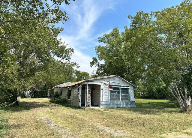 Property at 804 E 12th Ave, Corsicana, TX 75110, 2 beds, 1 bath