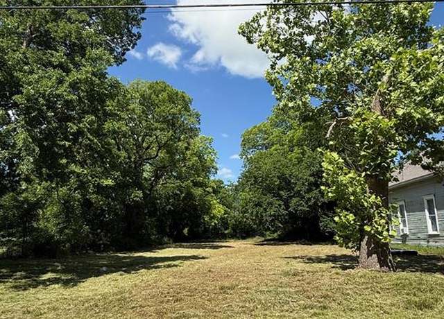 Property at 1509 Locust St, Commerce, TX 75428