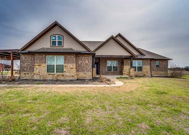 Property at 901 Hoyt Rd, Waxahachie, TX 75167, 3 beds, 2.5 baths