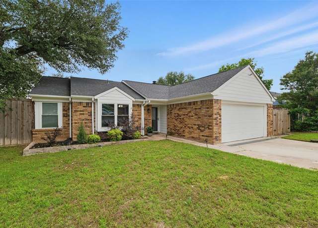 Property at 306 Rosemary Ln, Euless, TX 76039, 3 beds, 2 baths