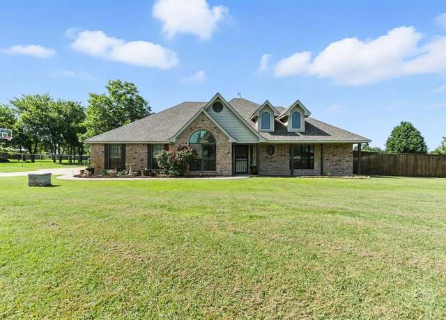 Property at 153 Star Point Ln, Weatherford, TX 76088, 4 beds, 2 baths
