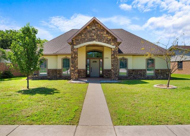 Property at 2206 Anders Dr, Mesquite, TX 75150, 3 beds, 2 baths