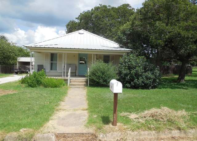 Property at 204 S High Ave, Eastland, TX 76448, 4 beds, 1 bath
