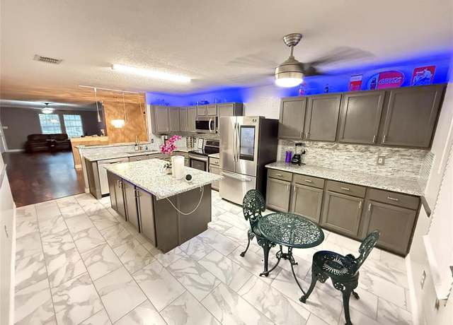Property at 910 Anvil Creek Dr, Arlington, TX 76001, 3 beds, 2 baths