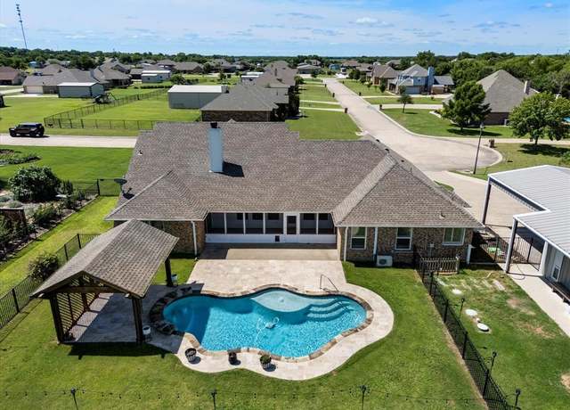 Property at 528 Hubbard Cir, Nevada, TX 75173, 4 beds, 2 baths