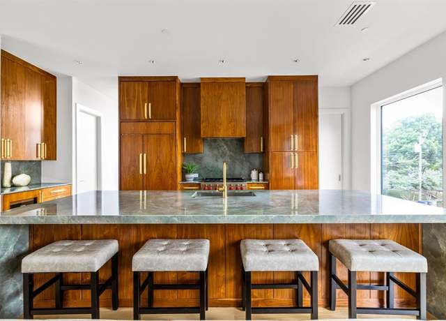 Property at 3909 Hawthorne Ave #101, Dallas, TX 75219, 3 beds, 2.5 baths