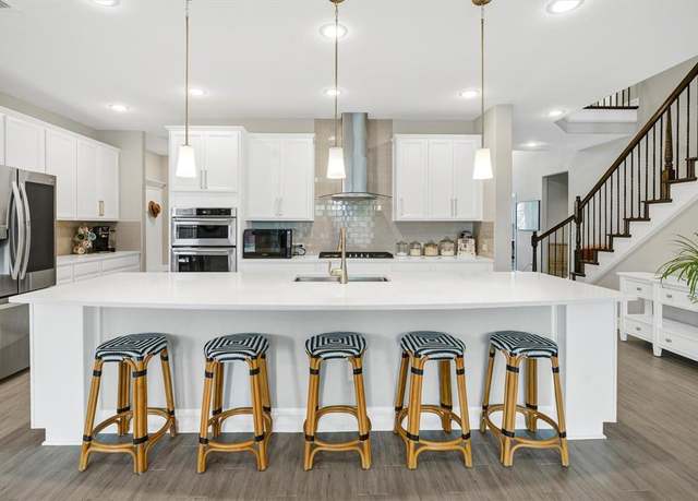 Property at 909 Sweeping Butte Dr, Fort Worth, TX 76052, 4 beds, 3.5 baths