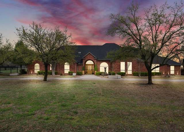 Property at 6405 Pecan Hollow Ln, Burleson, TX 76028, 4 beds, 3.5 baths