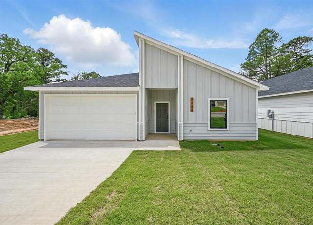 Property at 2734 W Washington St, Denison, TX 75020, 3 beds, 2 baths