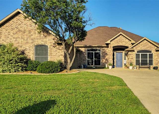 Property at 504 Greenwood Ln, Krum, TX 76249, 4 beds, 2 baths
