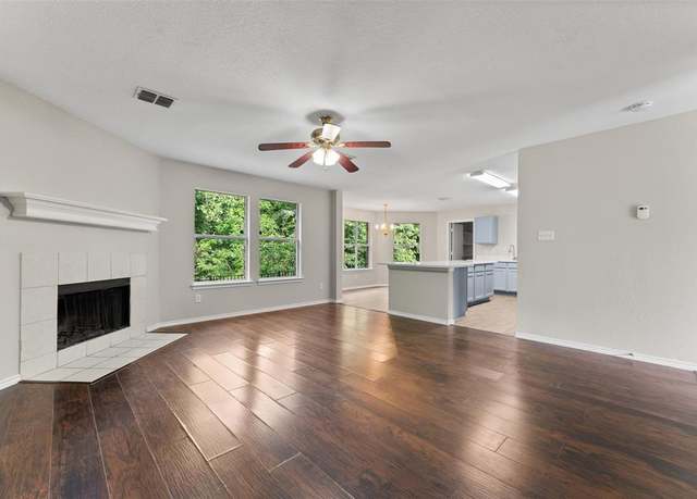 Property at 1817 Cedarbriar Dr, Mesquite, TX 75181, 4 beds, 2.5 baths