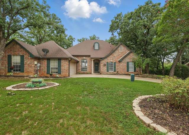 Property at 1128 Bent Oaks Dr, Denton, TX 76210, 3 beds, 2 baths