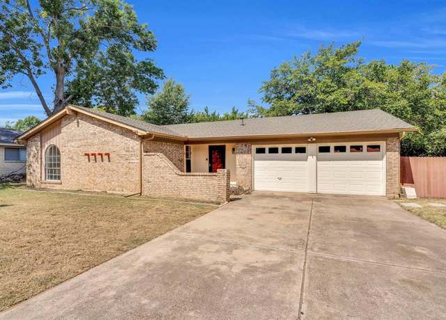 Property at 2404 Zapata Dr, Arlington, TX 76015, 3 beds, 2 baths