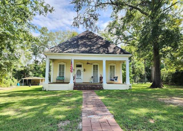 Property at 205 S 2nd St, Logansport, LA 71049, 4 beds, 3.5 baths