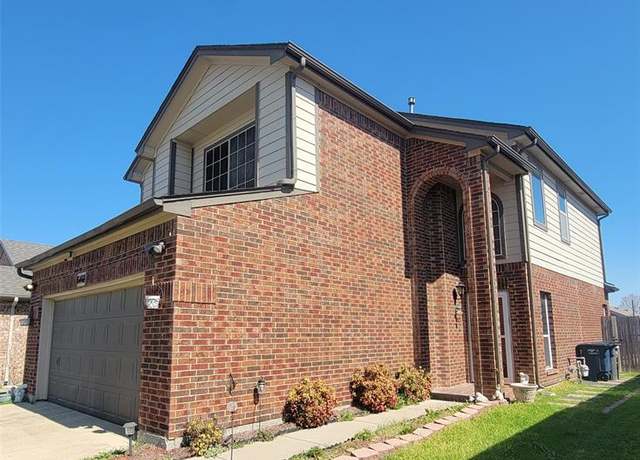 Property at 6468 Regina Dr, Fort Worth, TX 76131, 3 beds, 2.5 baths