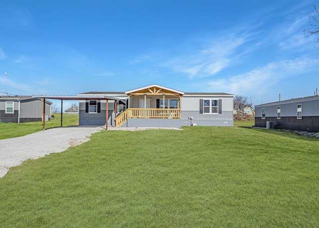 Property at 207 Overland Trl, Bridgeport, TX 76426, 4 beds, 2 baths