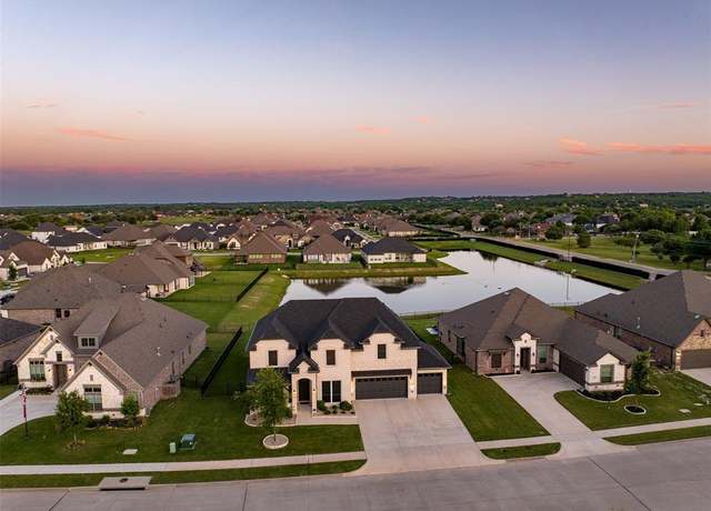 Property at 208 Johnson St, Granbury, TX 76048, 4 beds, 3.5 baths