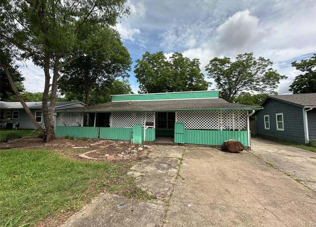 Property at 834 Lindo Dr, Mesquite, TX 75149, 3 beds, 2 baths