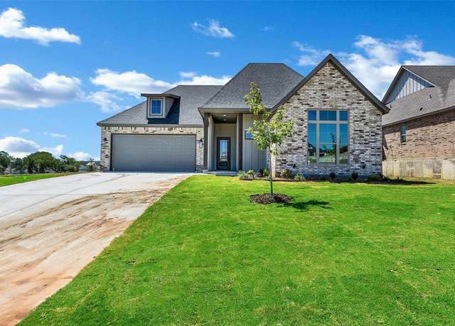 Property at 103 Hall St, Glen Rose, TX 76043, 4 beds, 2 baths