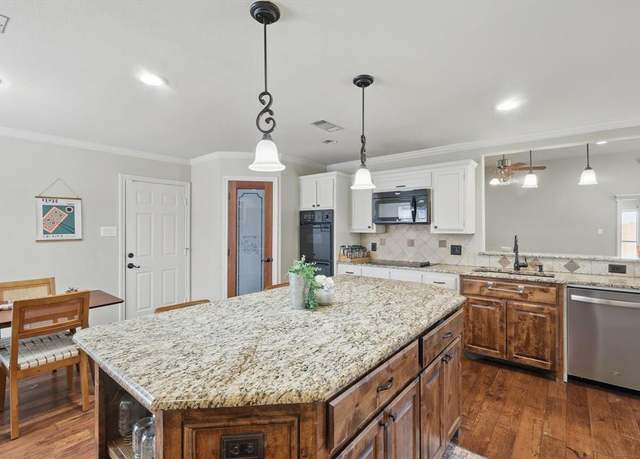 Property at 7732 Sagebrush Ct N, North Richland Hills, TX 76182, 4 beds, 2 baths