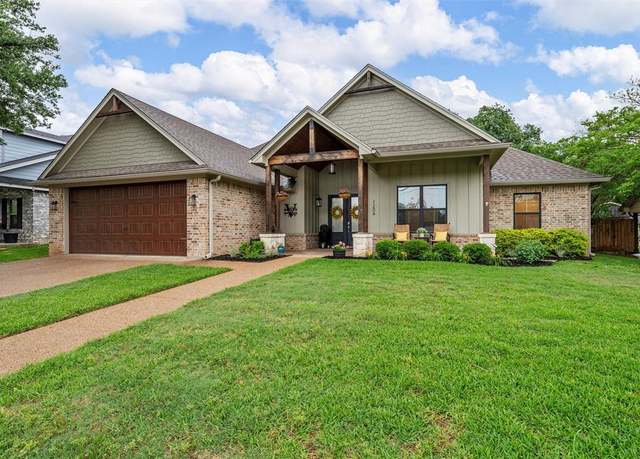 Property at 1204 N Davis St, West, TX 76691, 4 beds, 2 baths