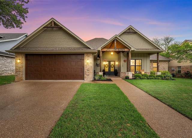 Property at 1204 N Davis St, West, TX 76691, 4 beds, 2 baths