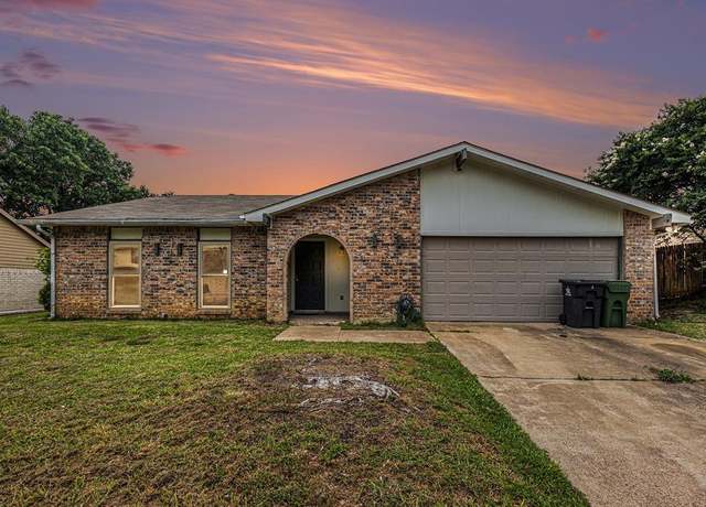 Property at 7107 Greenspring Dr, Arlington, TX 76016, 4 beds, 2.5 baths