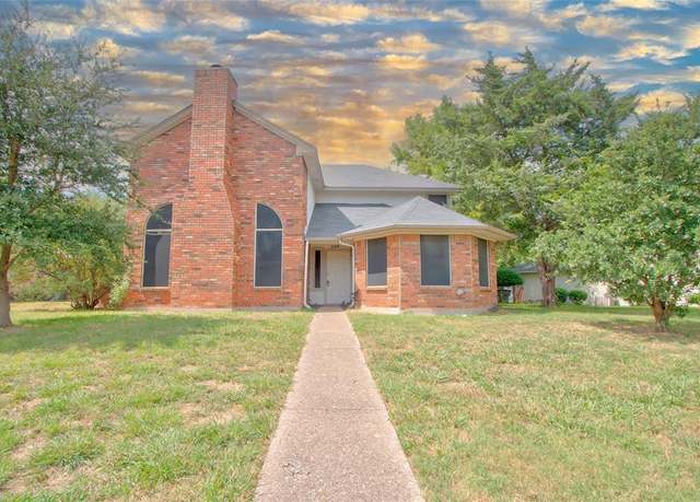 Property at 1109 Harvest Hill Ln, Lancaster, TX 75146, 3 beds, 2.5 baths