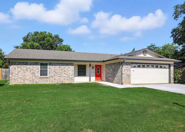 Property at 1028 Bryant St, Benbrook, TX 76126, 3 beds, 2 baths