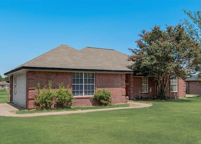 Property at 201 Anita Ln, Waxahachie, TX 75165, 5 beds, 2 baths