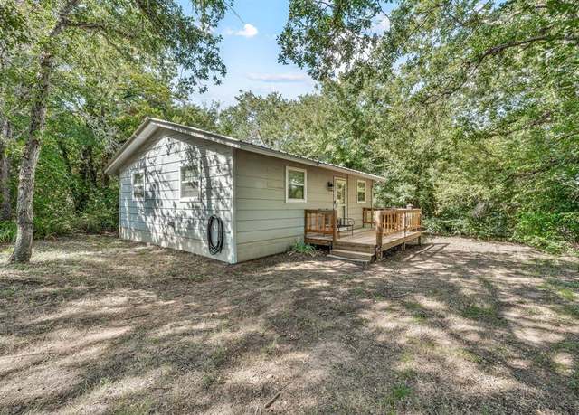 Property at 2417 Elk Trl, Granbury, TX 76048, 2 beds, 1 bath