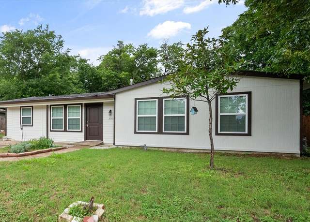 Property at 2015 Ridgeway St, Arlington, TX 76010, 4 beds, 2 baths