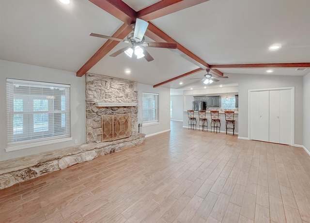 Property at 1409 Bowie Cir, Corsicana, TX 75110, 3 beds, 2 baths