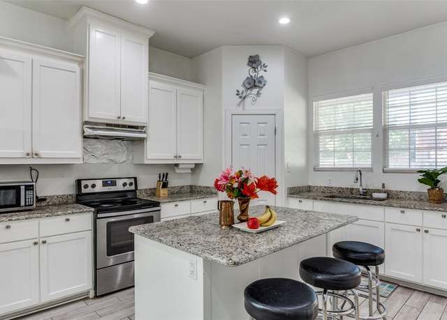Property at 3209 Hanger Ave, Fort Worth, TX 76105, 3 beds, 2.5 baths