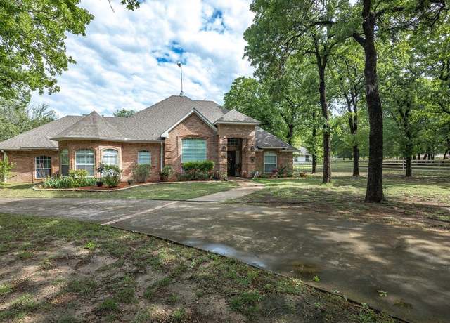 Property at 102 W Ridge St, Decatur, TX 76234, 3 beds, 2 baths