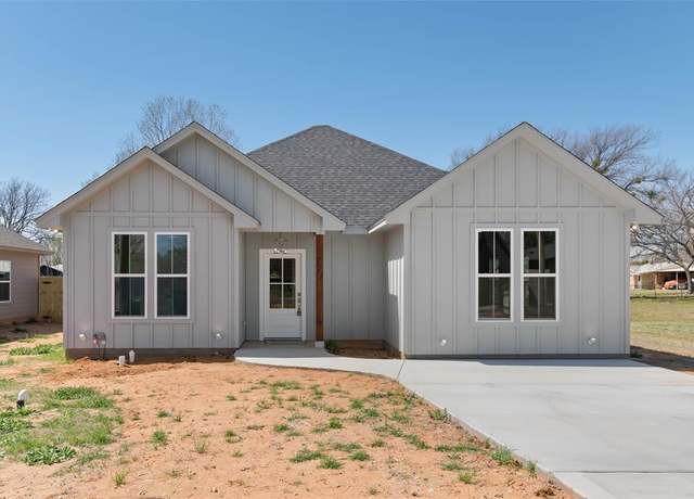 Property at 711 3rd St, Bridgeport, TX 76426, 3 beds, 2 baths
